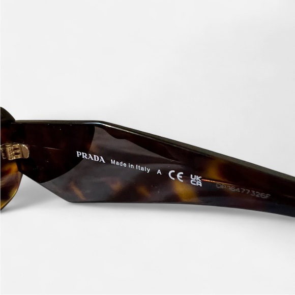 Prada sunglasses - Picture 6 of 8